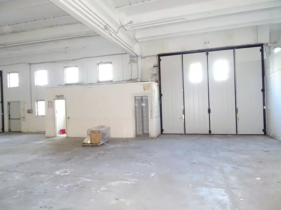 Immagine 10 di Attività artigianale in vendita  a Monte Porzio