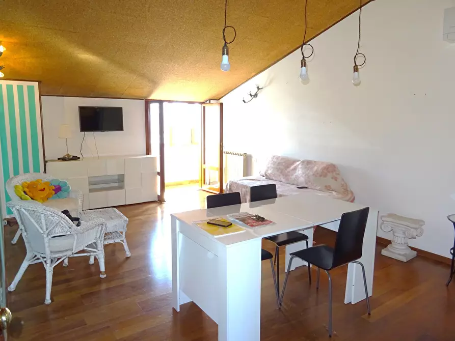 Immagine 1 di Quadrilocale in vendita  a Senigallia