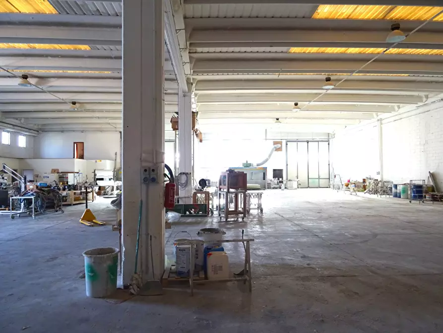 Immagine 4 di Attività artigianale in vendita  a Monte Porzio