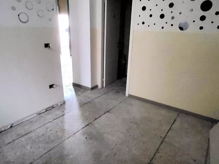 Immagine 10 di Locale commerciale in vendita  a Senigallia