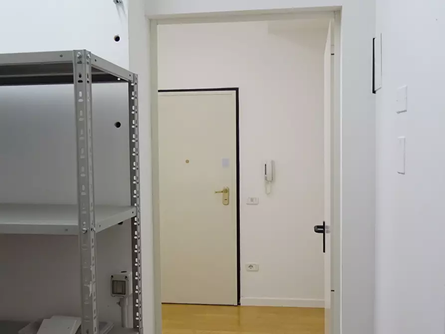 Immagine 7 di Magazzino in vendita  a Senigallia
