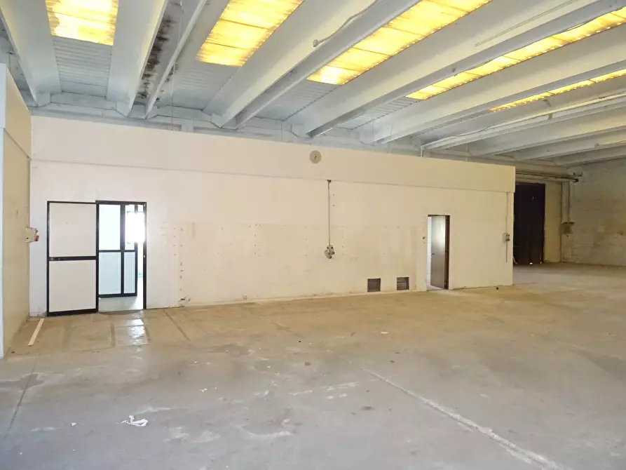 Immagine 14 di Attività artigianale in vendita  a Monte Porzio