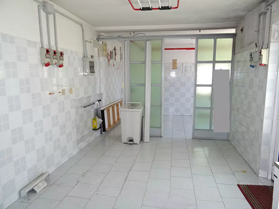 Immagine 7 di Locale commerciale in vendita  a Ostra