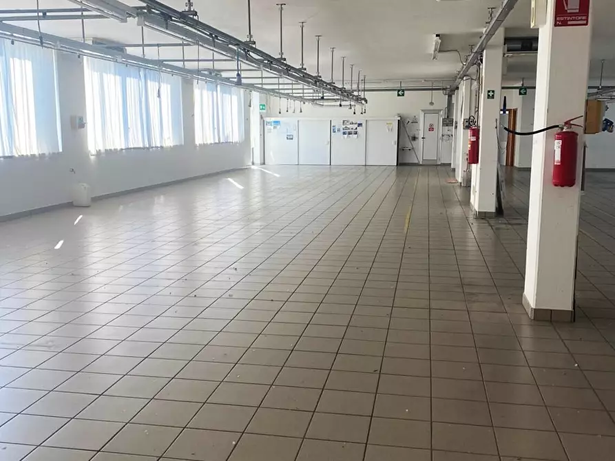 Immagine 7 di Attività artigianale in vendita  a Senigallia