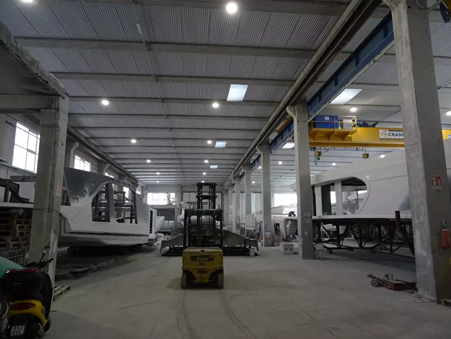 Immagine 2 di Attività artigianale in vendita  a Trecastelli