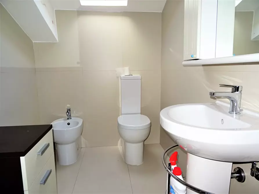 Immagine 12 di Mansarda in vendita  a Ostra