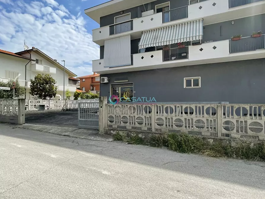 Immagine 16 di Locale commerciale in vendita  a Pineto
