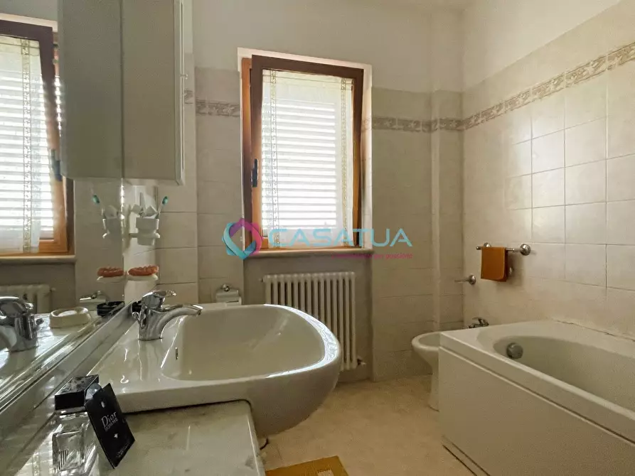 Immagine 29 di Villa in vendita  a Castellalto