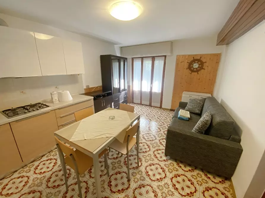 Immagine 12 di Casa trifamiliare in vendita  in Strada Statale 1 189 a Castelnuovo Magra