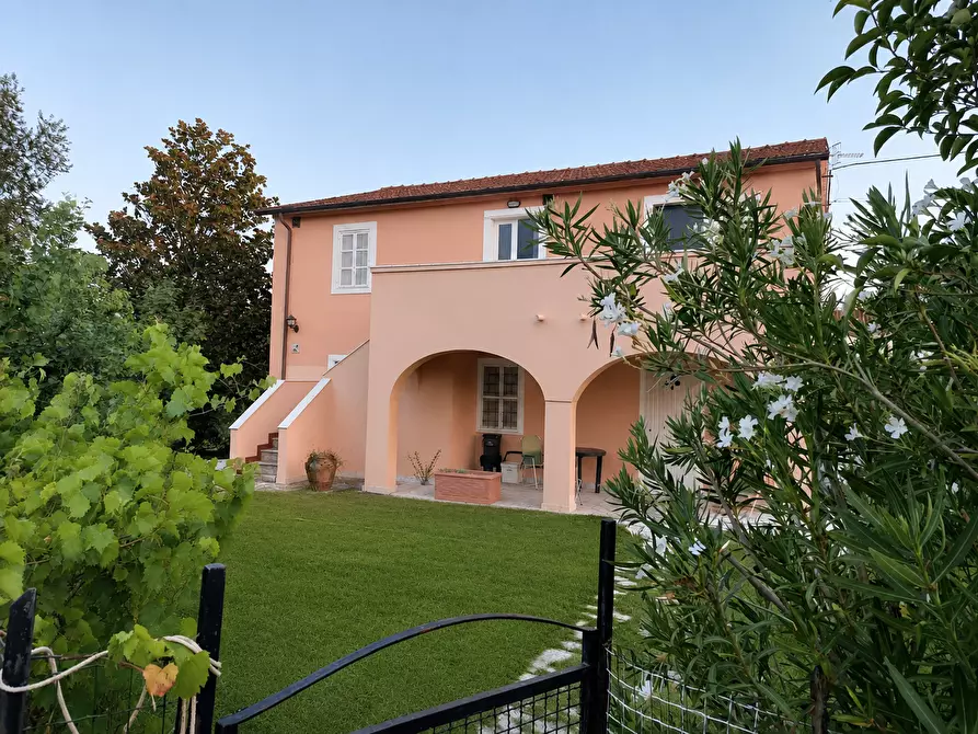 Immagine 1 di Rustico / casale in vendita  in Via Papa Giovanni XXIII 6 a Castelnuovo Magra