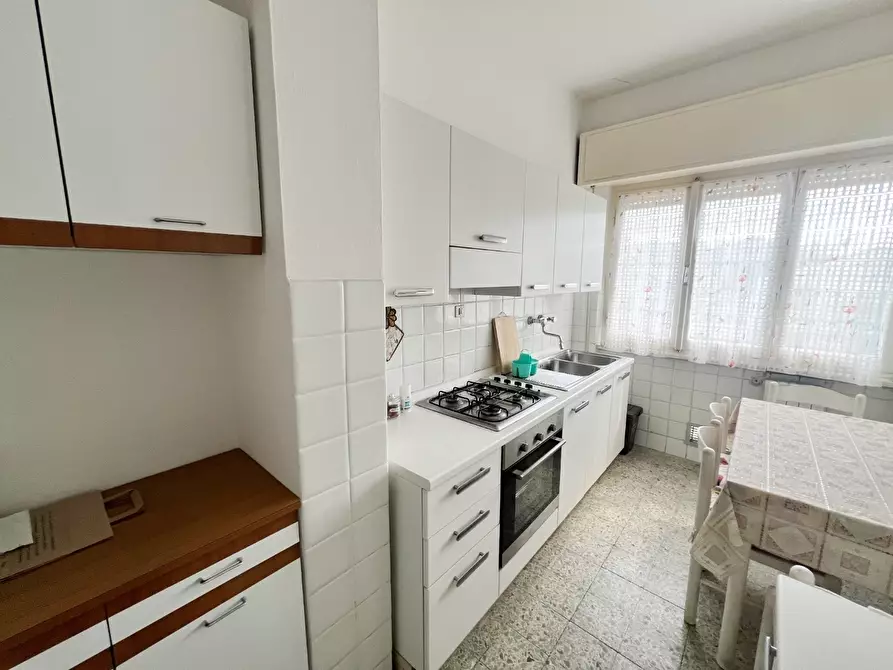 Immagine 8 di Casa trifamiliare in vendita  a Massa
