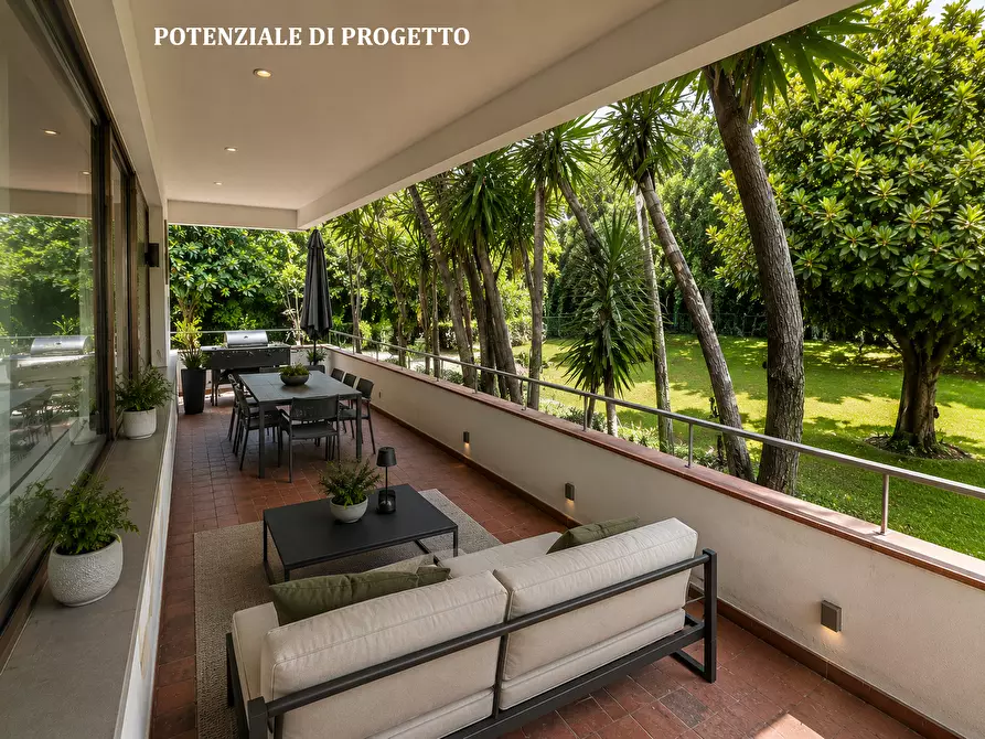 Immagine 13 di Villa in vendita  in Via Acquala 40 a Montignoso