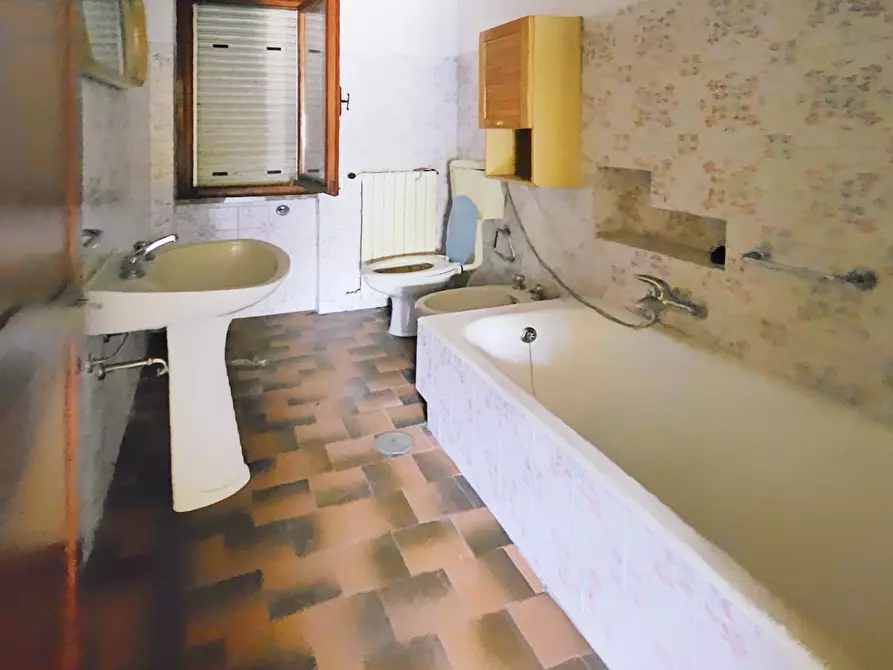 Immagine 48 di Villa in vendita  in Via Dogana 10 a Ortonovo