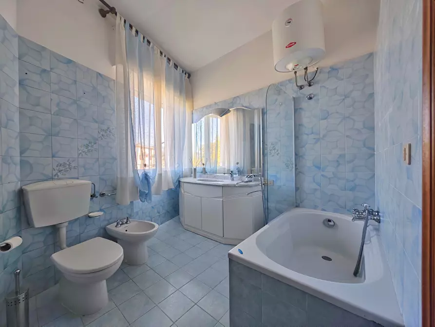 Immagine 24 di Quadrilocale in vendita  in Piazza Giacomo Matteotti 8 a Sarzana