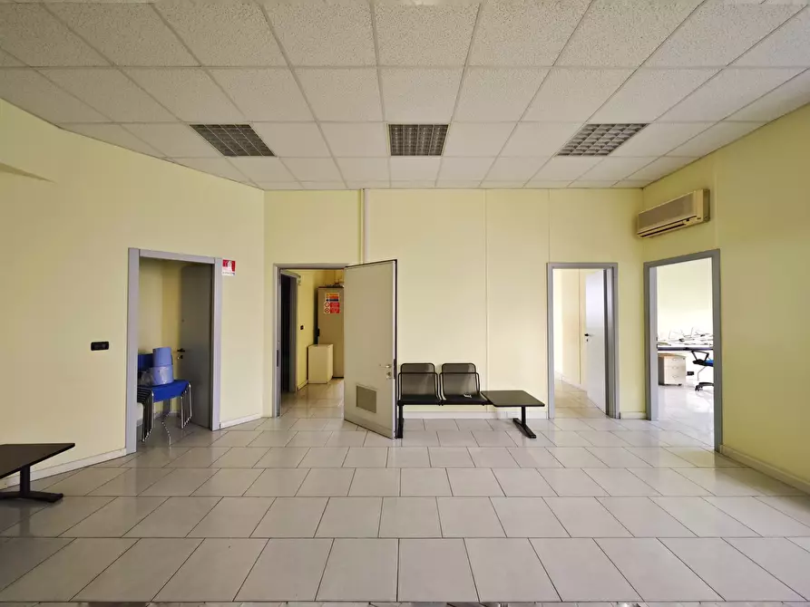 Immagine 6 di Ufficio in vendita  in Via Brigata Partigiana Ugo Muccini 92 a Sarzana