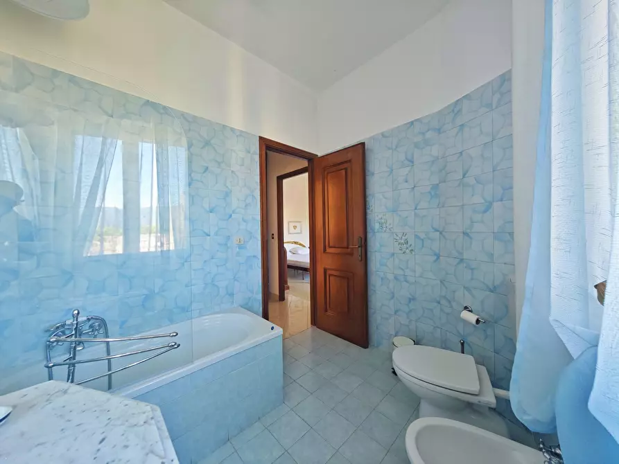 Immagine 26 di Quadrilocale in vendita  in Piazza Giacomo Matteotti 8 a Sarzana