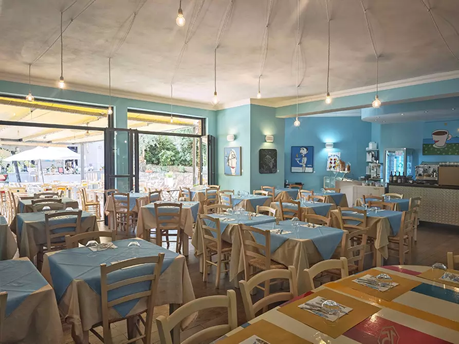 Immagine 11 di Locale commerciale in vendita  in Località Fiascherino 7 a Lerici