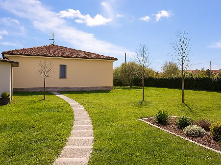 Immagine 2 di Villa in vendita  in Via Palvotrisia 56 a Castelnuovo Magra