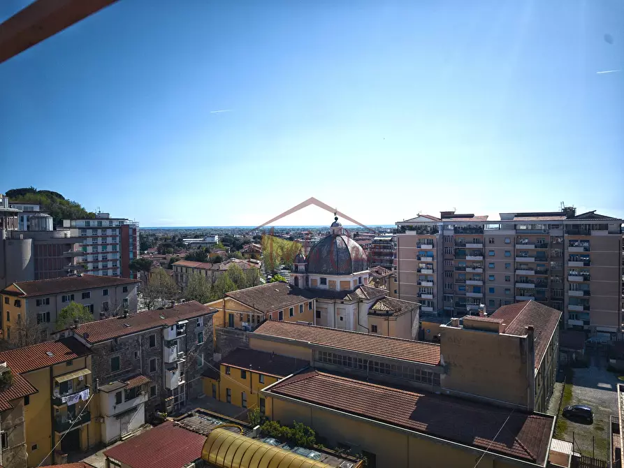 Immagine 11 di Attico in vendita  in Viale Eugenio Chiesa 21 a Massa