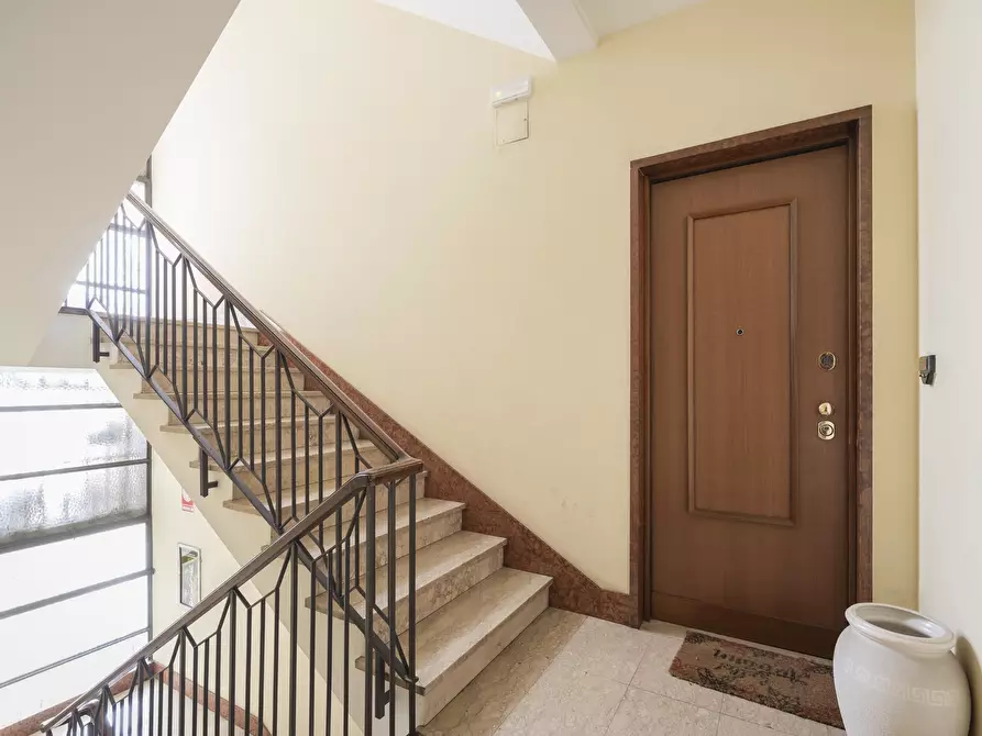 Immagine 5 di Trilocale in vendita  in Via Aosta 60 a Torino