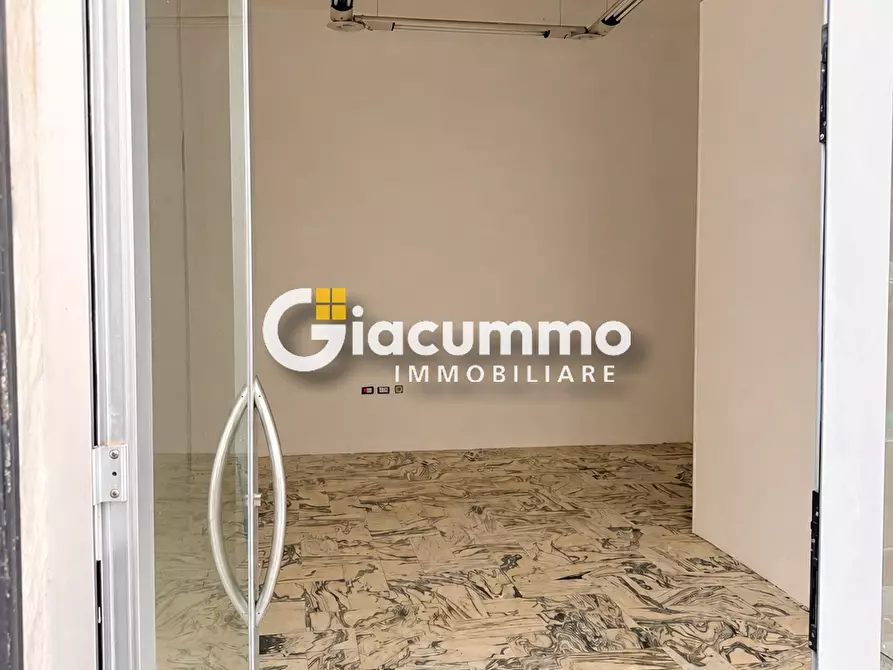 Immagine 4 di Locale commerciale in vendita  in Via Fratelli Bandiera 1 a Potenza