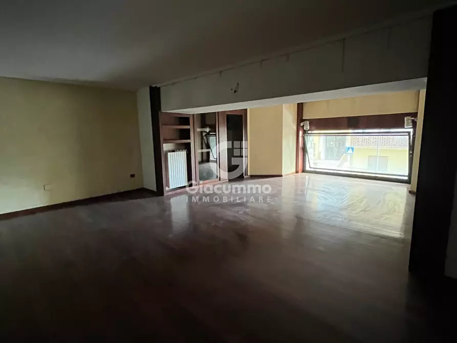 Immagine 10 di Locale commerciale in affitto  in Via Nicola Vaccaro a Potenza