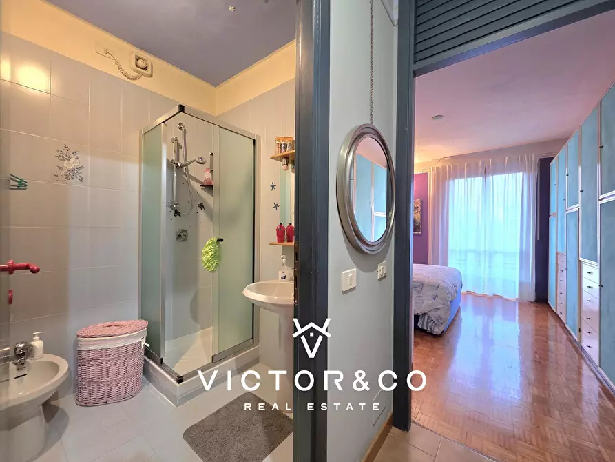 Immagine 27 di Trilocale in vendita  in Viale Giulio Cesare 119 a Novara