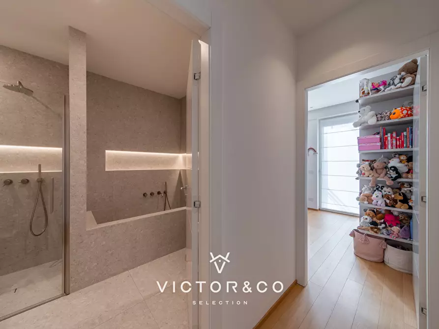 Immagine 28 di Attico in vendita  a Novara