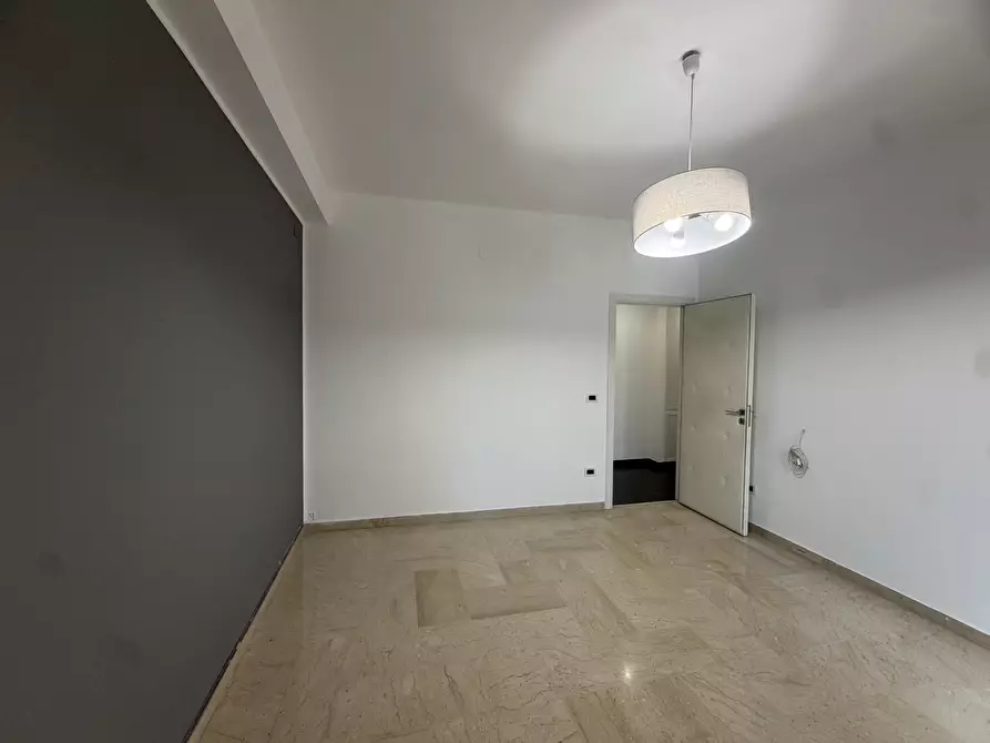 Immagine 21 di Pentalocale in vendita  in Via Uditore a Palermo