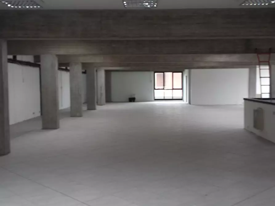 Immagine 21 di Attività artigianale in vendita  a Collecchio