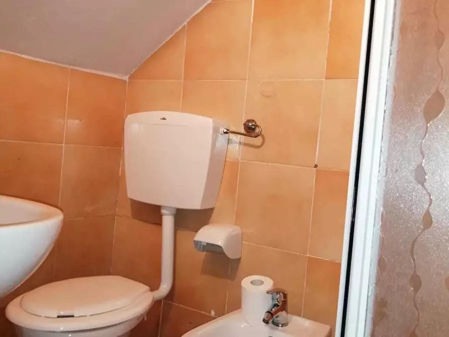 Immagine 7 di Trilocale in affitto  a Varano De' Melegari