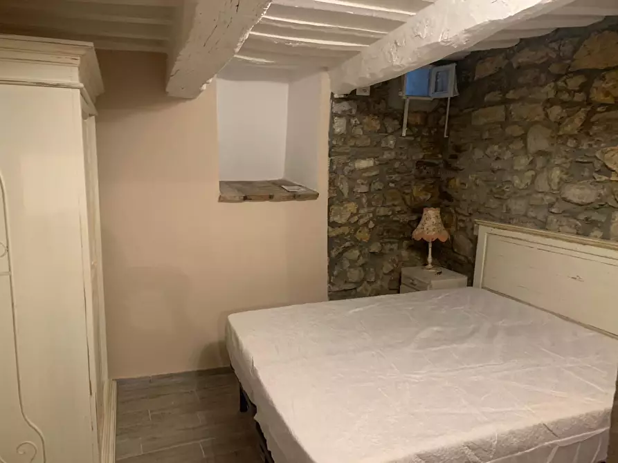 Immagine 6 di Bilocale in affitto  a Varano De' Melegari