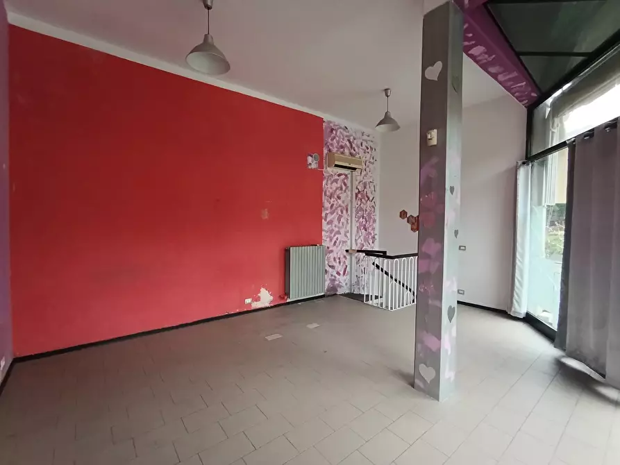 Immagine 8 di Locale commerciale in vendita  a Fornovo Di Taro