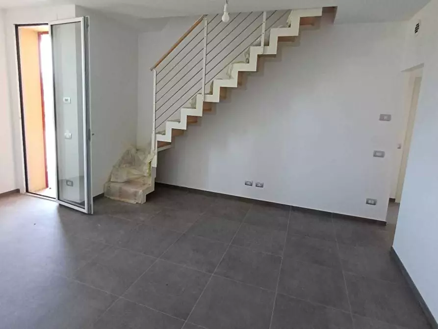 Immagine 9 di Trilocale in vendita  a Medesano