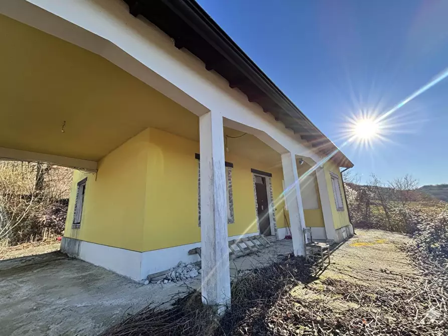 Immagine 1 di Villa in vendita  a Pellegrino Parmense