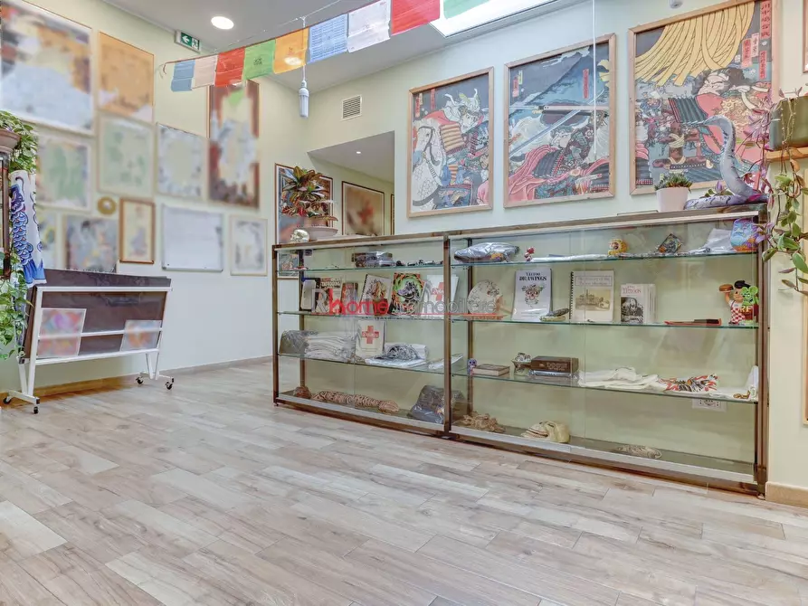 Immagine 10 di Locale commerciale in vendita  a Roma