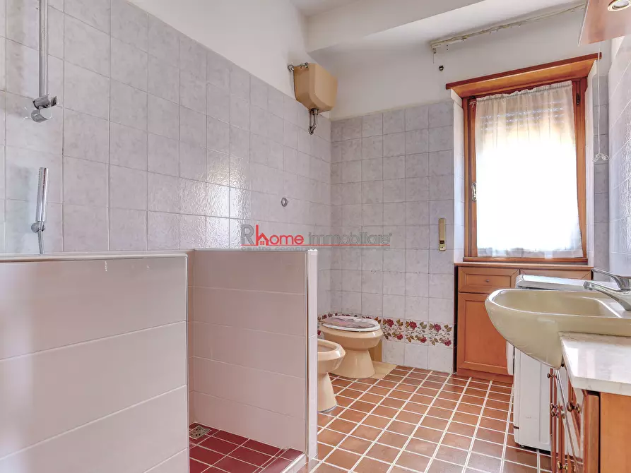 Immagine 13 di Trilocale in vendita  in Via Monte Lupo Fiorentino 99 a Roma