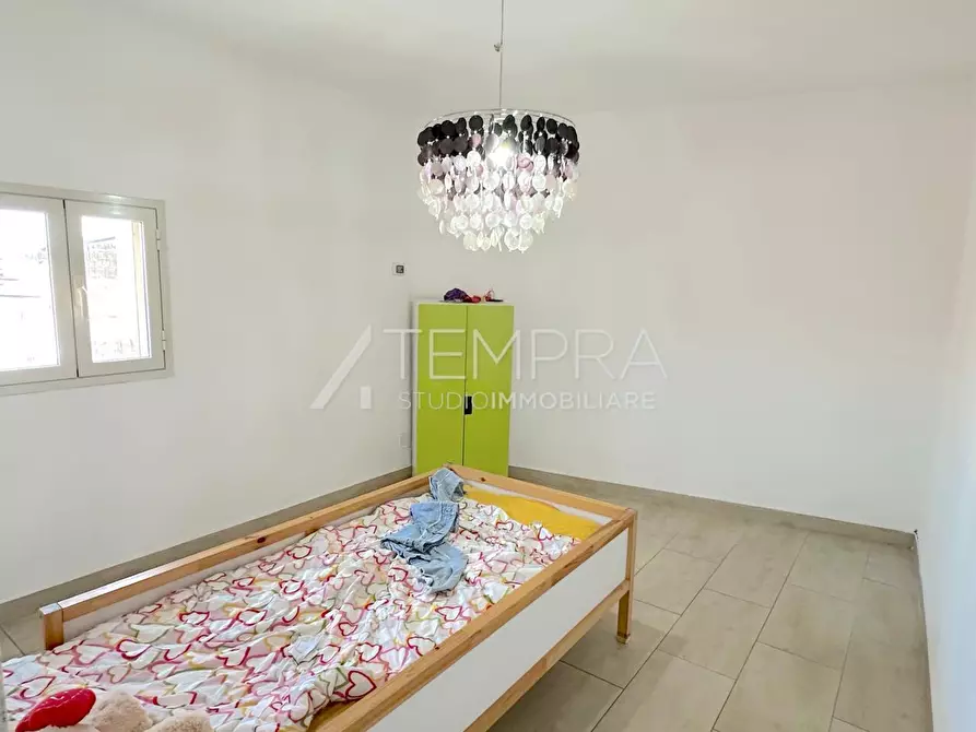 Immagine 11 di Appartamento in vendita  in Via Cipollone a Adrano