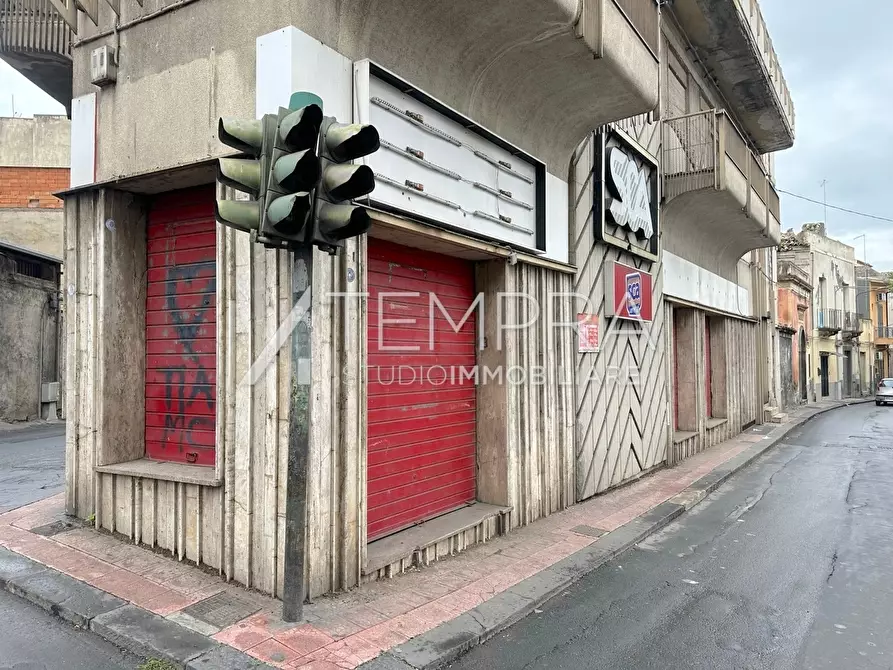 Immagine 3 di Locale commerciale in vendita  a Adrano