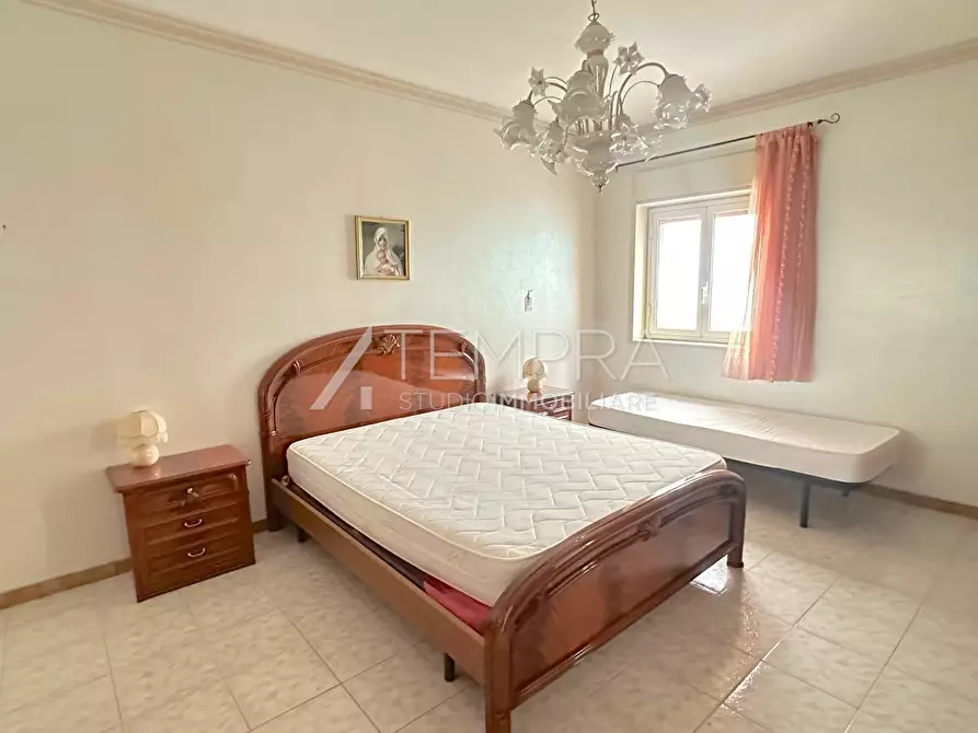 Immagine 10 di Appartamento in vendita  a Adrano