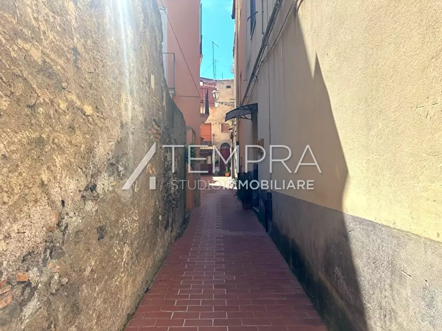 Immagine 26 di Appartamento in vendita  a Adrano