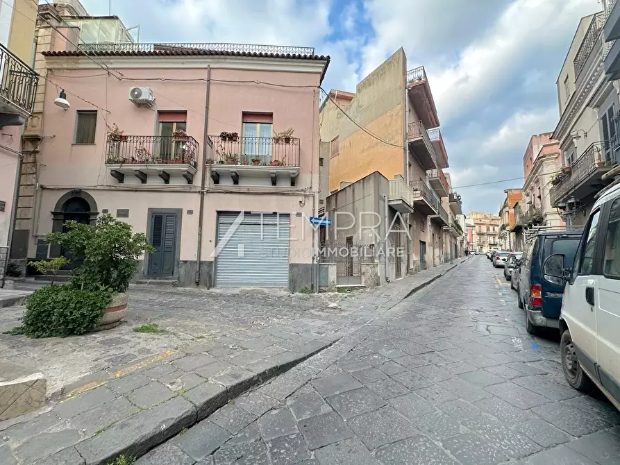 Immagine 2 di Casa indipendente in vendita  a Biancavilla