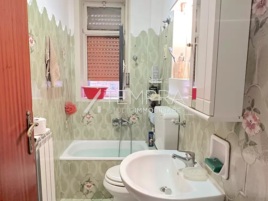 Immagine 18 di Appartamento in vendita  a Adrano