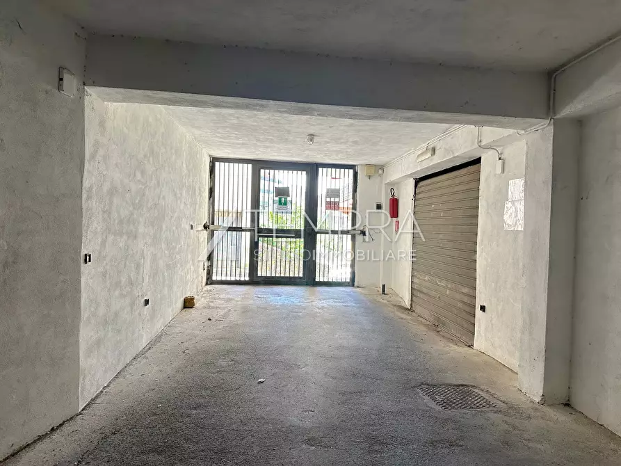 Immagine 28 di Appartamento in vendita  a Adrano