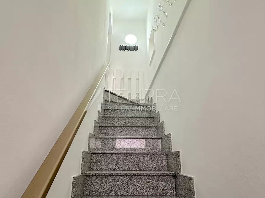 Immagine 4 di Casa indipendente in vendita  a Adrano