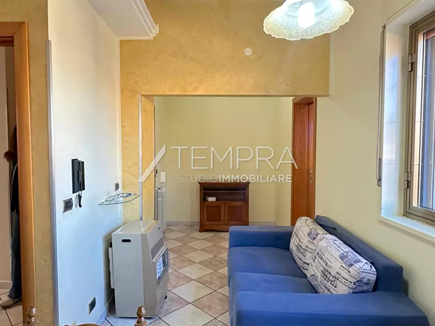 Immagine 10 di Appartamento in vendita  a Adrano