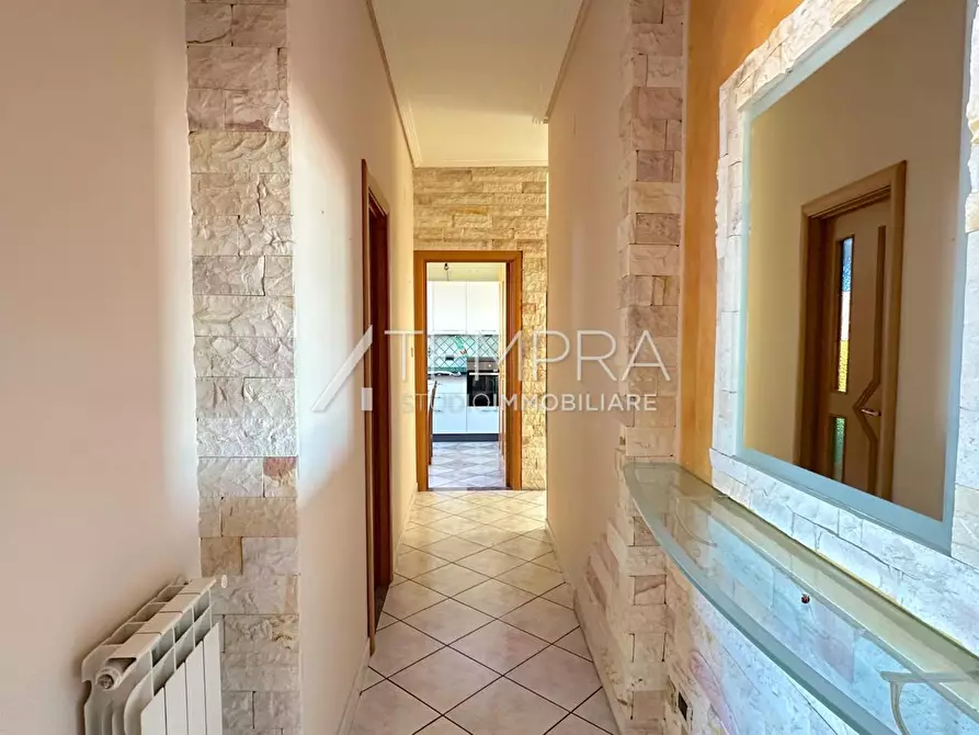 Immagine 5 di Appartamento in vendita  a Adrano