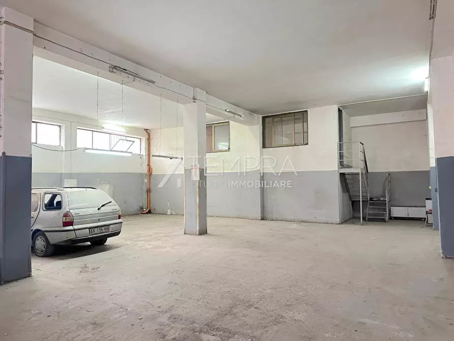 Immagine 2 di Attività artigianale in affitto  in Via dei Fiori a Biancavilla