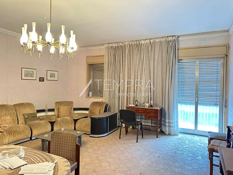 Immagine 11 di Appartamento in vendita  a Adrano