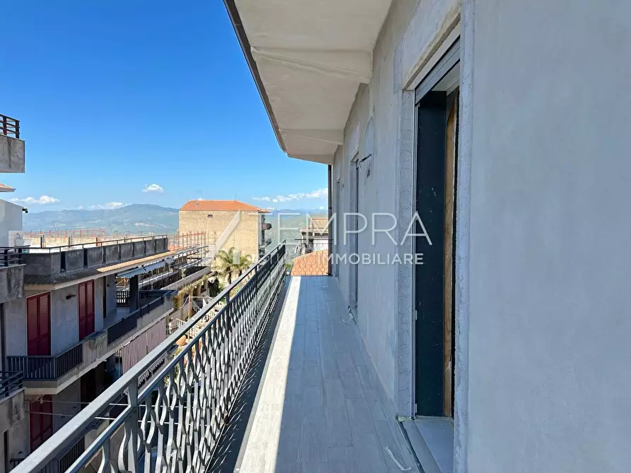 Immagine 23 di Appartamento in vendita  a Adrano